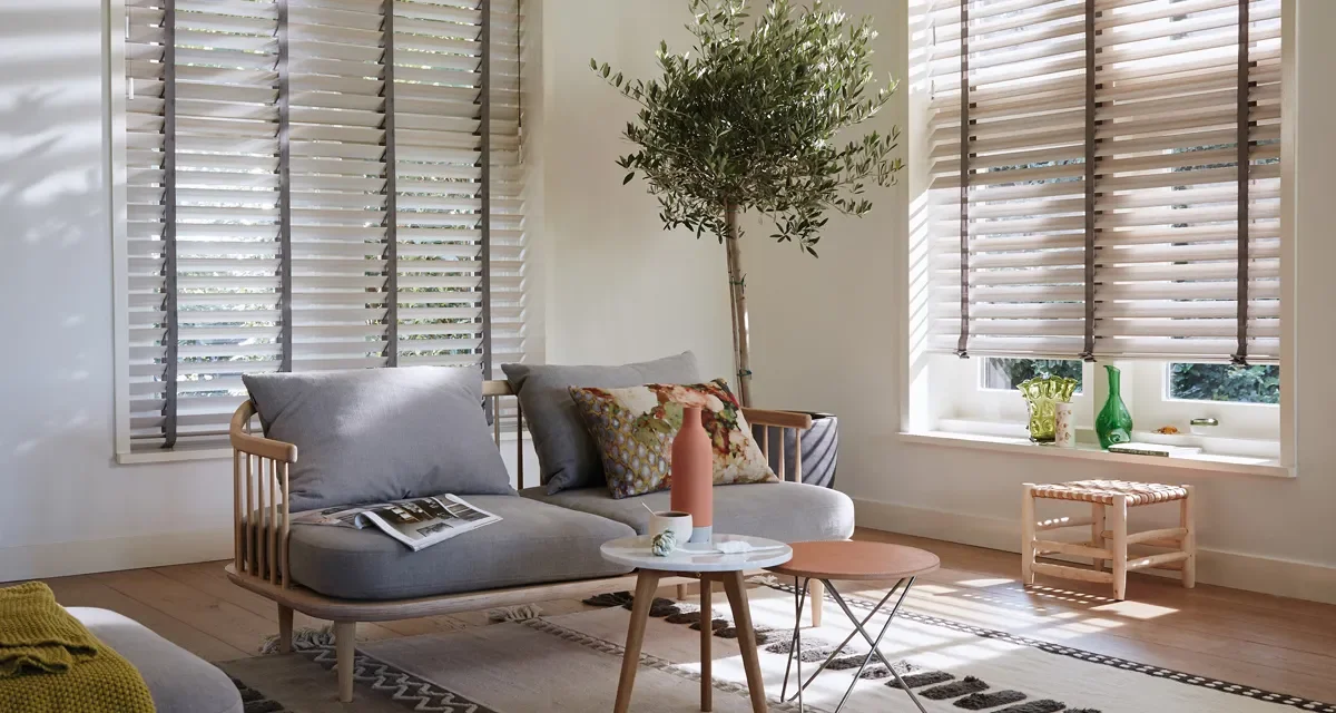 raamdecoratie_houten-jaloezien_sfeer1200_1 raamdecoratie_houten-jaloezien_sfeer1200_1